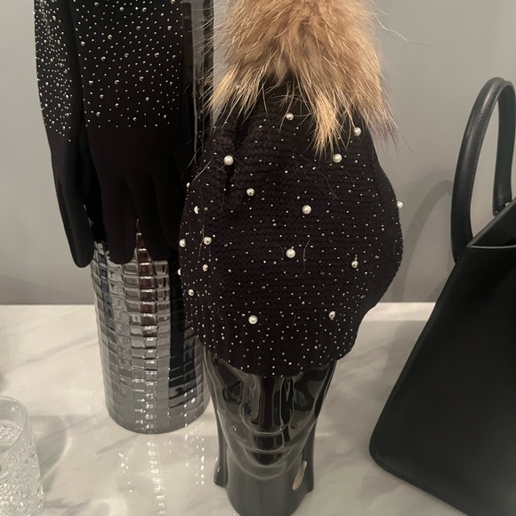 Brand 🎁New un worn in the package, Simon Chang , sparkling hat and gloves set🎁 - Picture 1 of 17